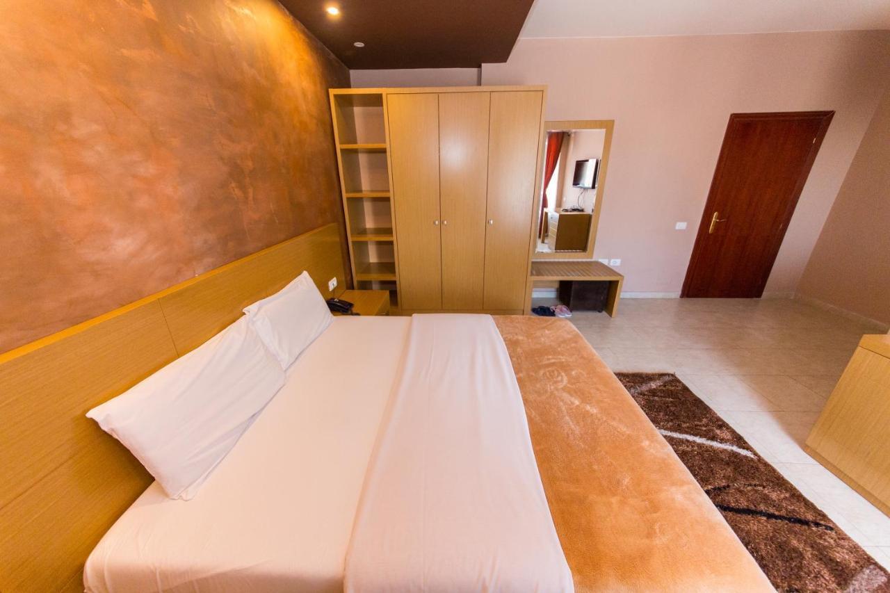 Hotel Denver 티라나 외부 사진