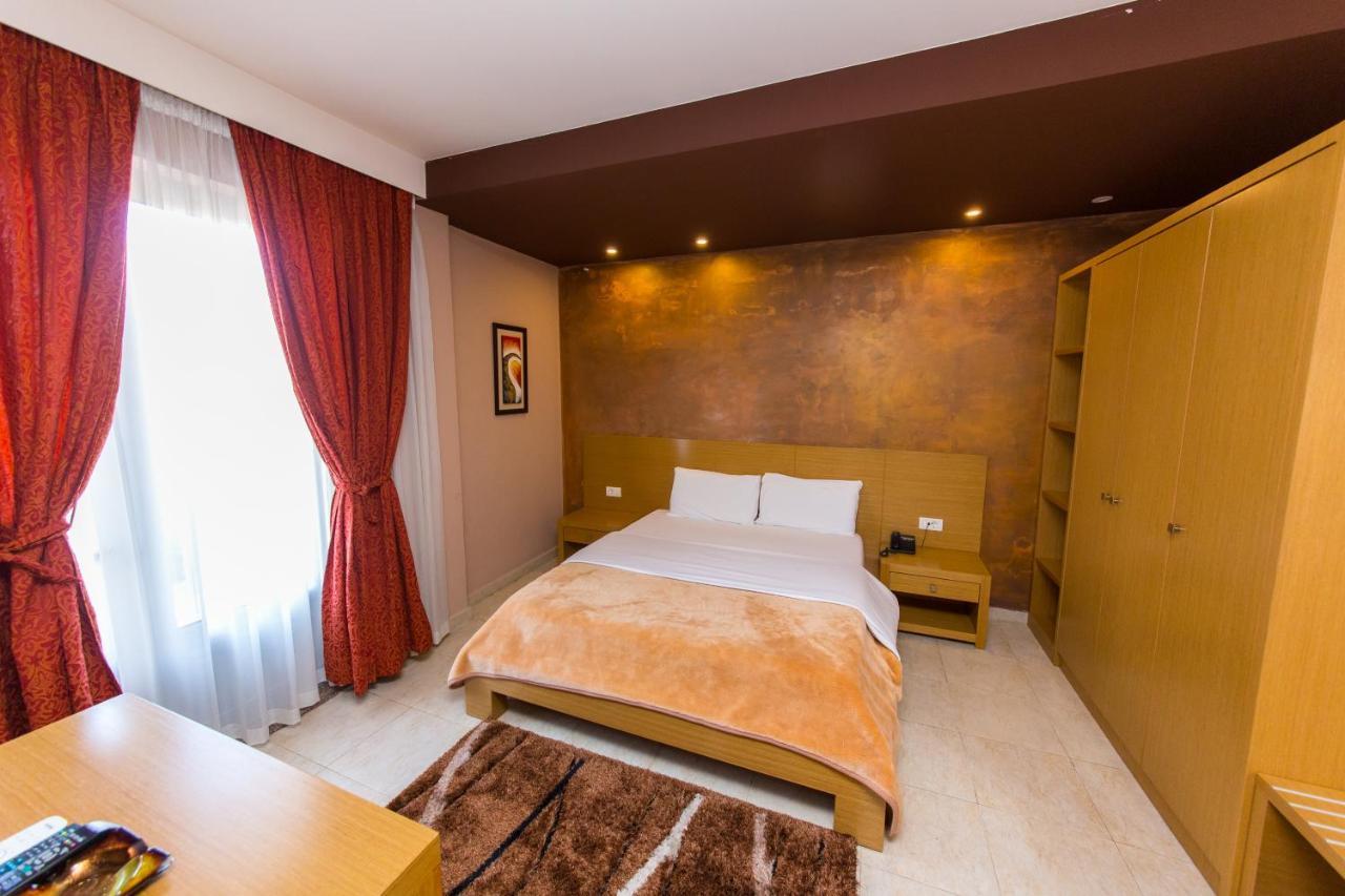 Hotel Denver 티라나 외부 사진