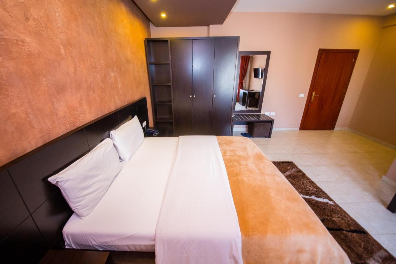 Hotel Denver 티라나 외부 사진